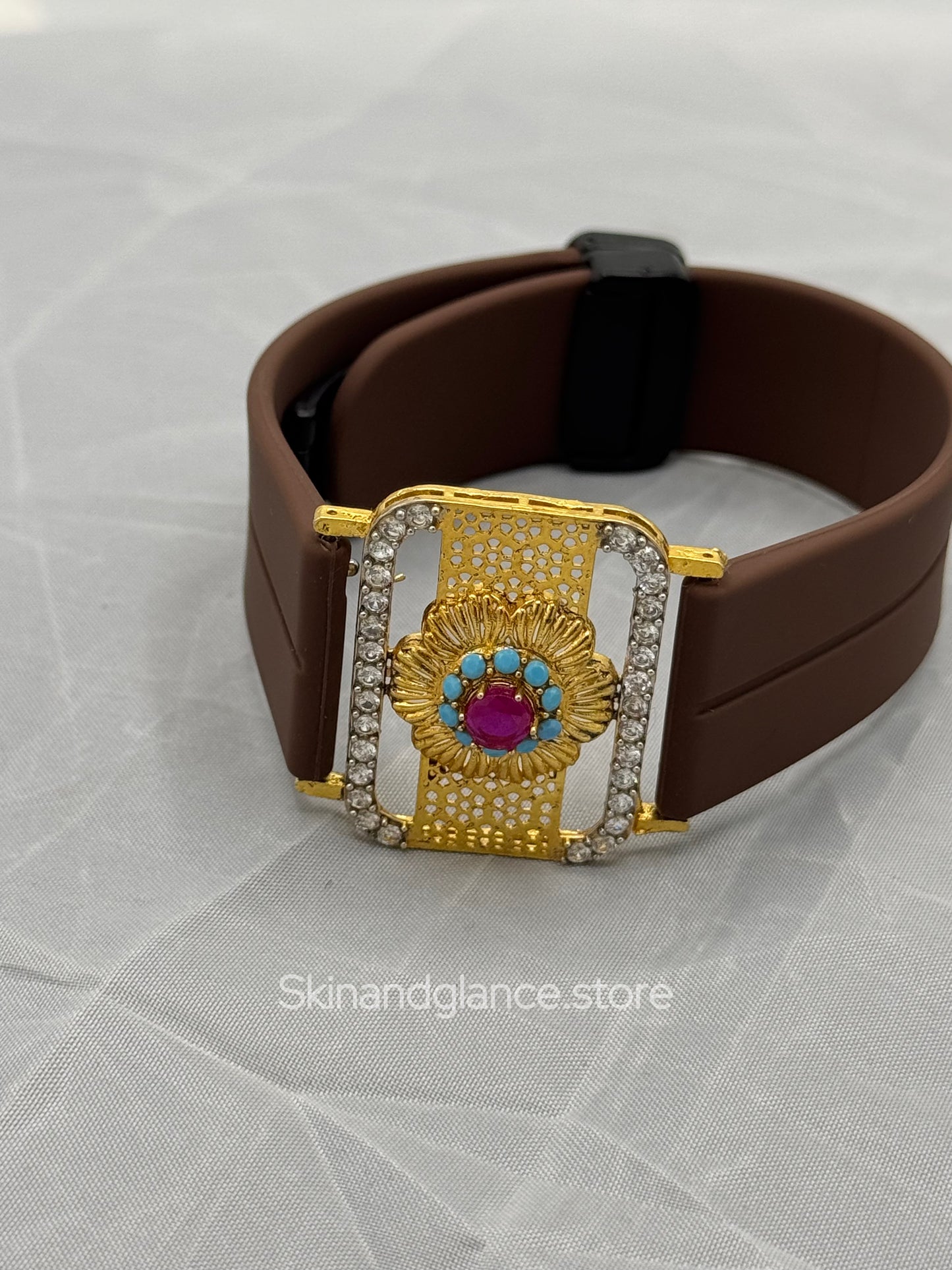 Antique Jewel Bracelet with diferent strap colors, 24 karat Gold Plated Jewel