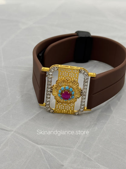 Antique Jewel Bracelet with diferent strap colors, 24 karat Gold Plated Jewel