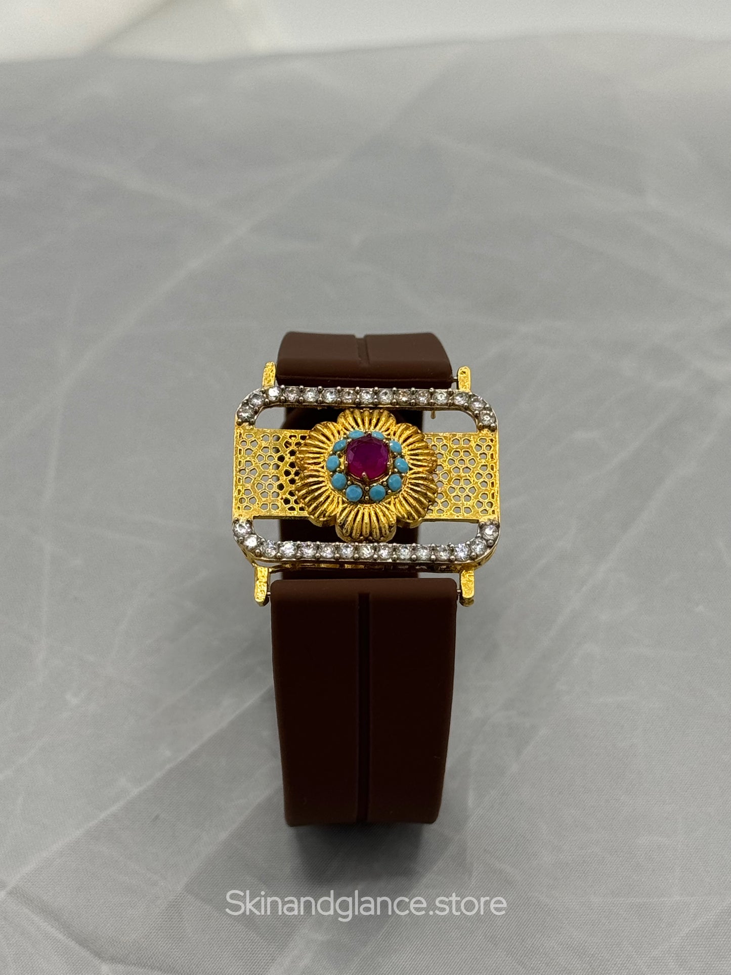Antique Jewel Bracelet with diferent strap colors, 24 karat Gold Plated Jewel