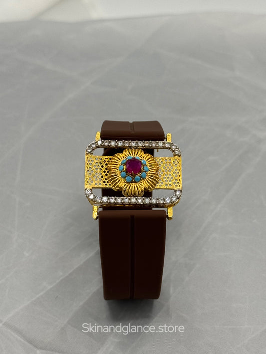 Antique Jewel Bracelet with diferent strap colors, 24 karat Gold Plated Jewel