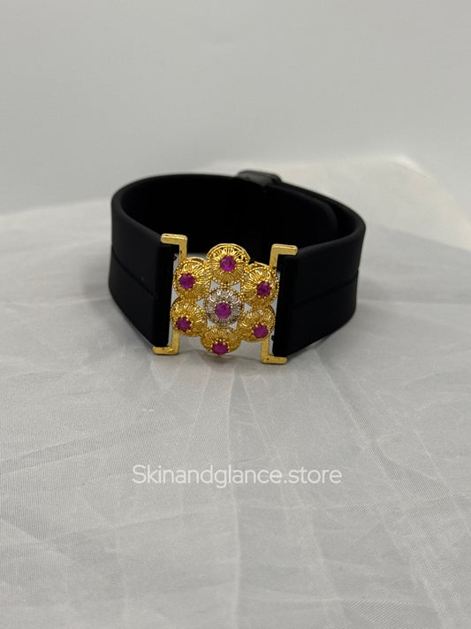 Antique Jewel Bracelet with diferent strap colors, 24 karat Gold Plated Jewel
