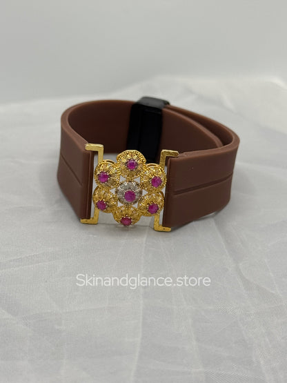 Antique Jewel Bracelet with diferent strap colors, 24 karat Gold Plated Jewel