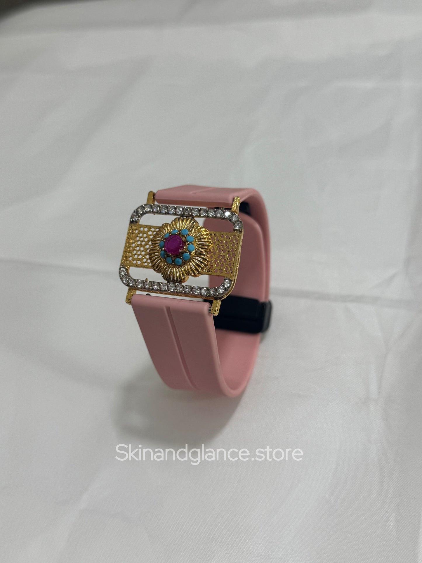 Antique Jewel Bracelet with diferent strap colors, 24 karat Gold Plated Jewel