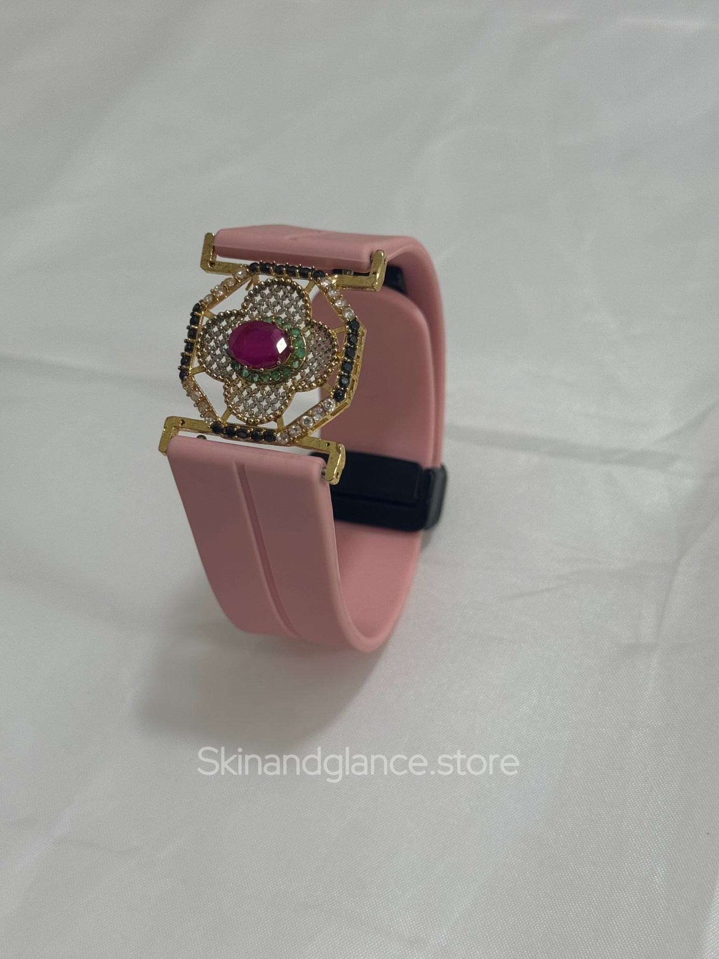Antique Jewel Bracelet with diferent strap colors, 24 karat Gold Plated Jewel
