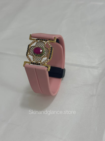 Antique Jewel Bracelet with diferent strap colors, 24 karat Gold Plated Jewel