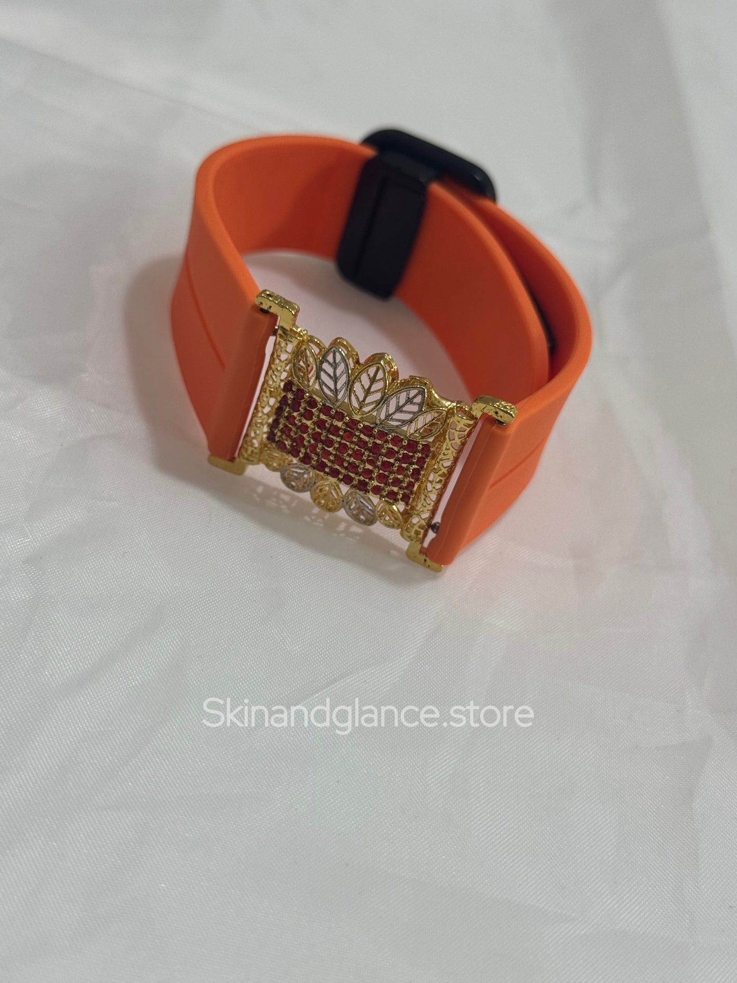Antique Jewel Bracelet with diferent strap colors, 24 karat Gold Plated Jewel