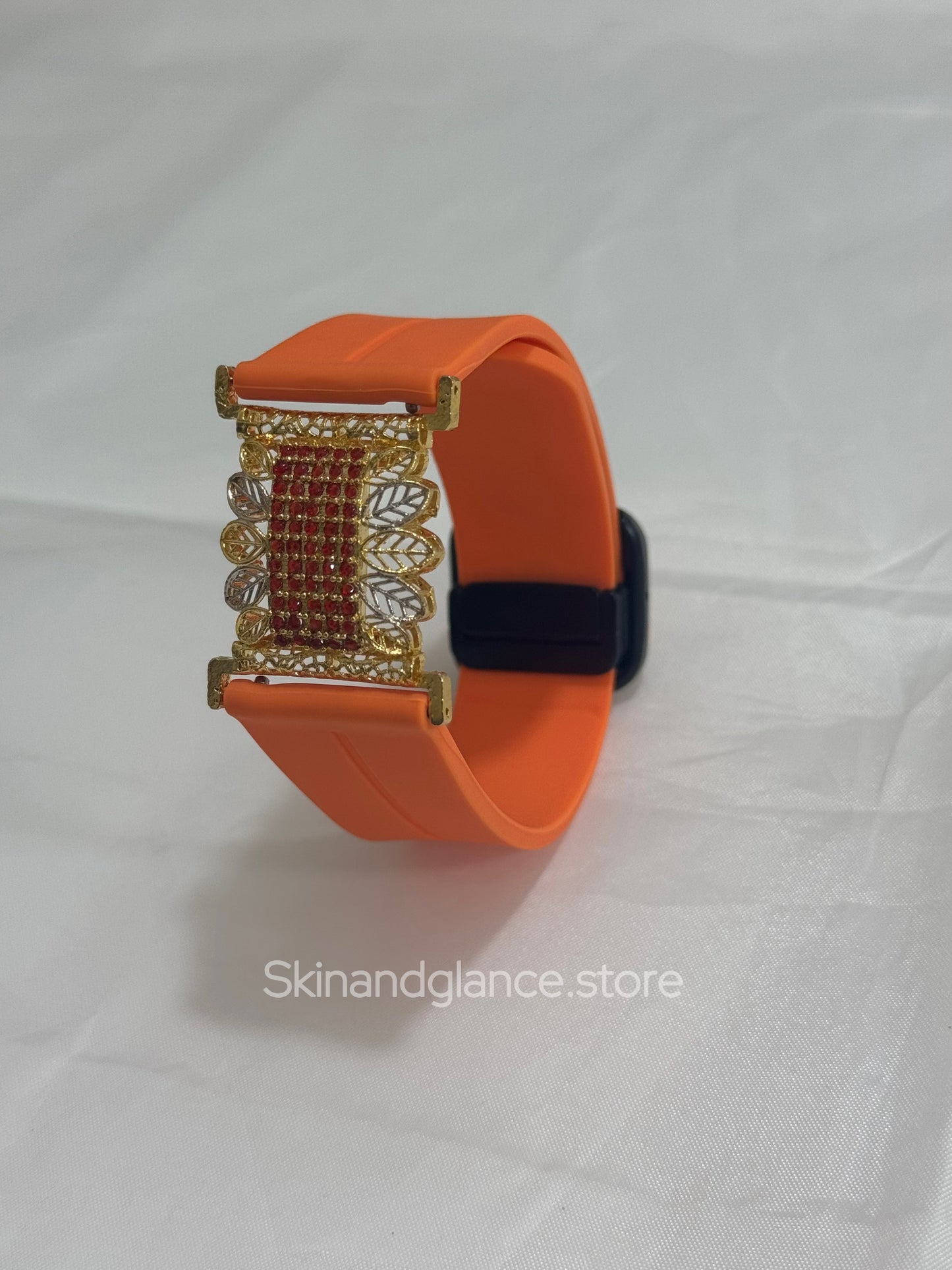 Antique Jewel Bracelet with diferent strap colors, 24 karat Gold Plated Jewel