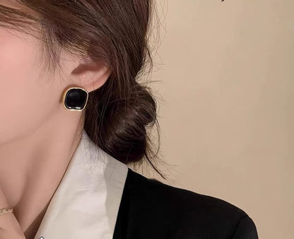 French Square Earrings Elegant Metallic Personalized Irregular Square Earrings Vintage Geometric Studs for Party Gifts Women’s Accessories Stylish