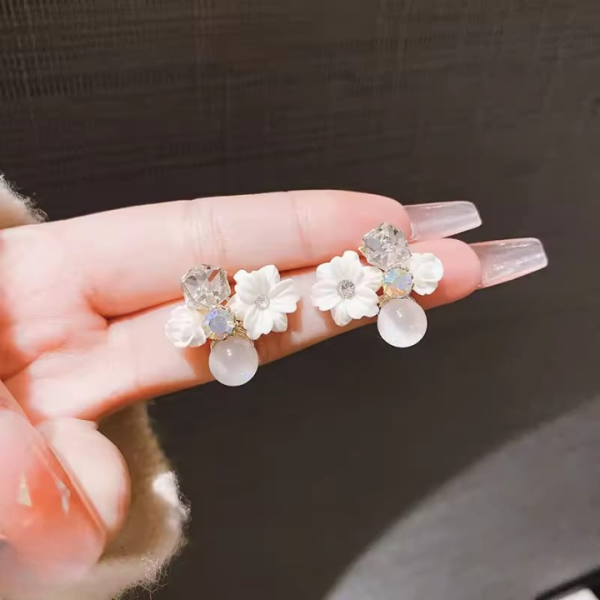 Flower Crystal Korean Earrings – Elegant Women’s Fashion Jewelry In Multiple Colors (black, Blue, Red, Yellow, Green, Sky Blue, Purple, Light Pink, Dark Pink